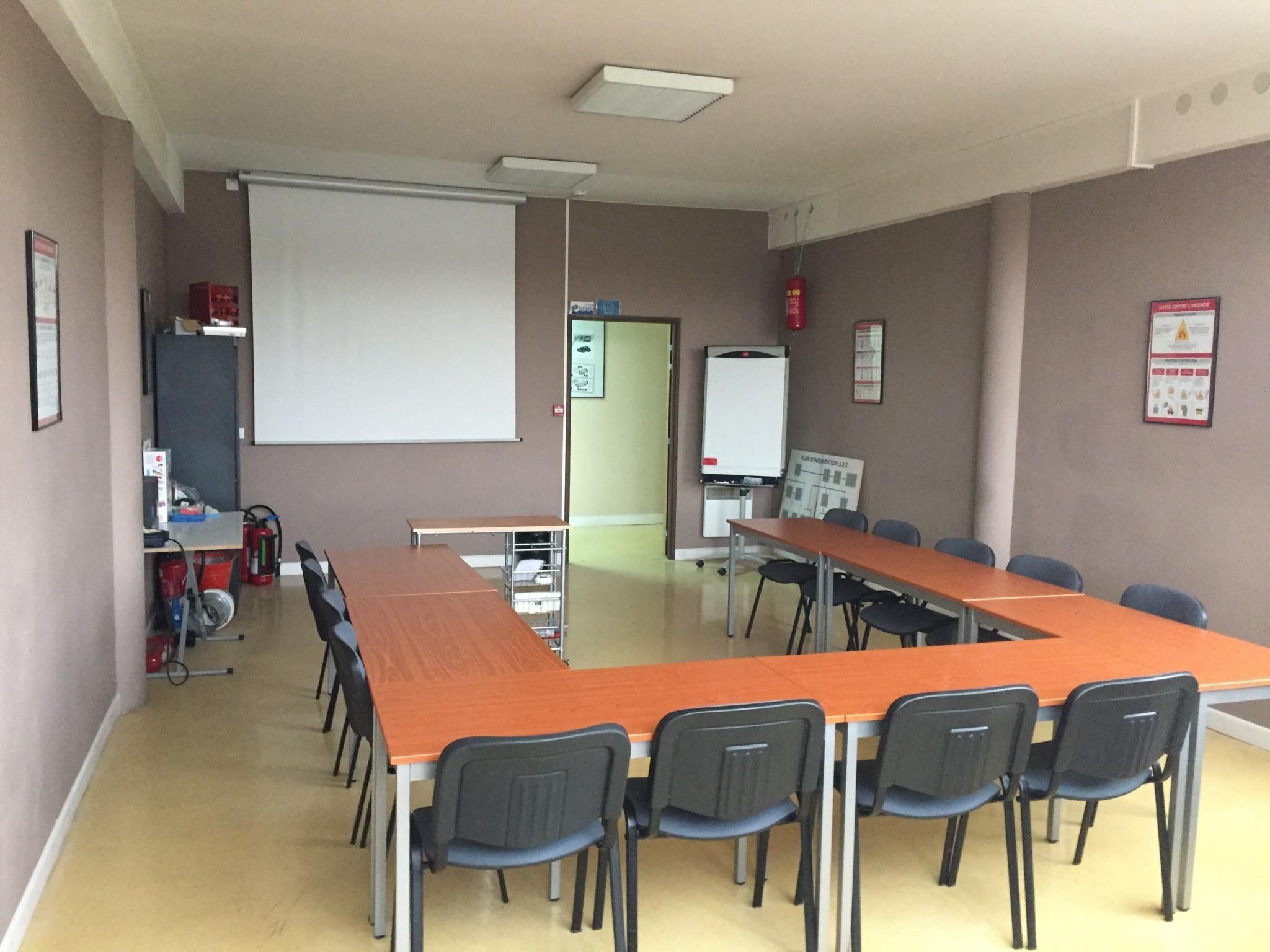 Participants en formation à Pontault-Combault en Seine-et-Marne (77), location de salle de formation ou de réunion à proximité autoroute a104